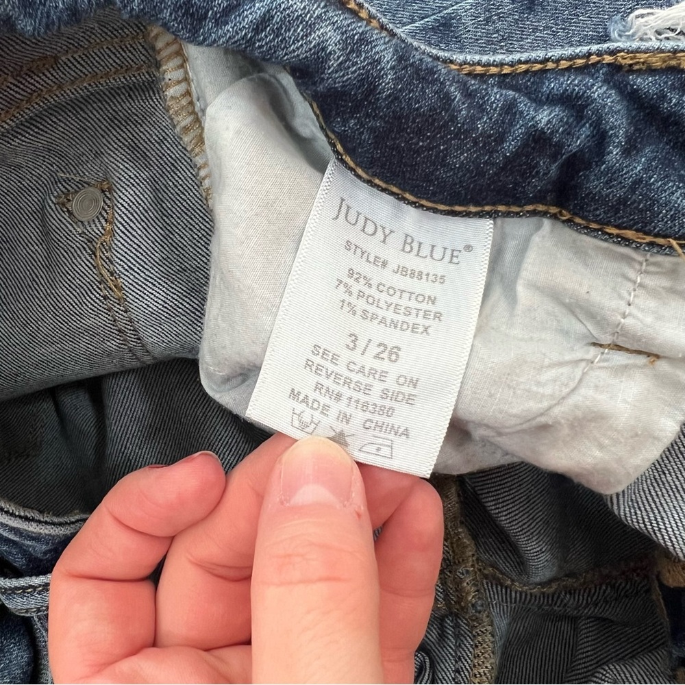 Judy Blue Dark Wash Distressed Relaxed Fit Jeans Size 3/26 Style JB88135 - Picture 10 of 13